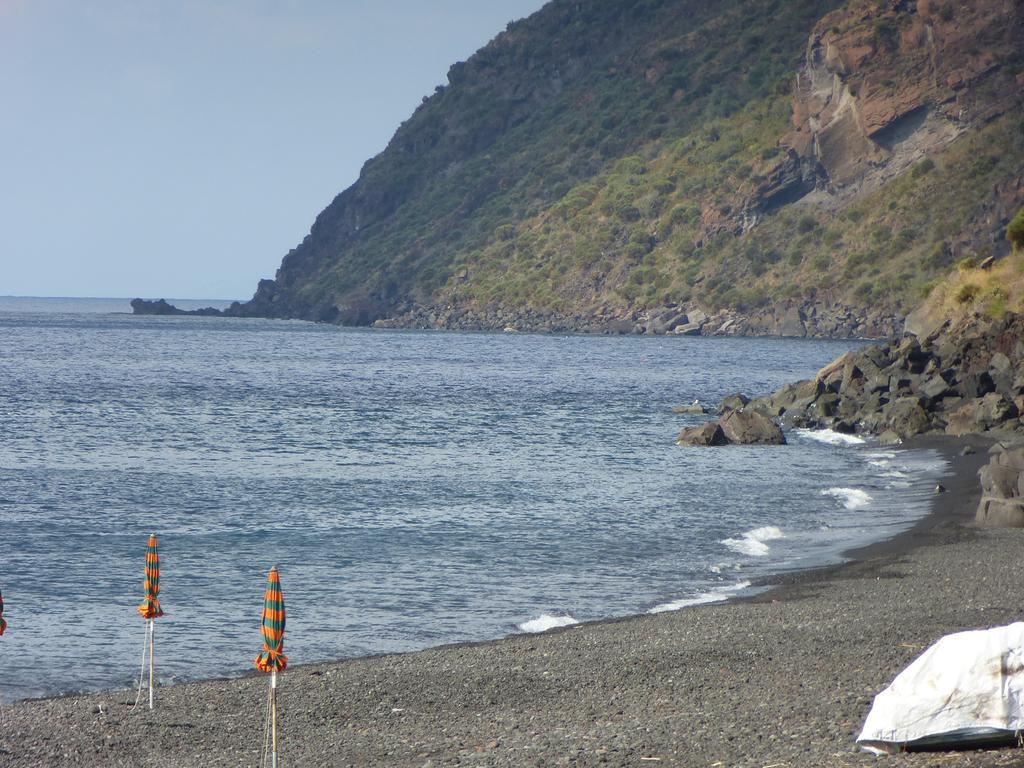 Villa Ginestra Sulla Spiaggia Di Стромболі Номер фото
