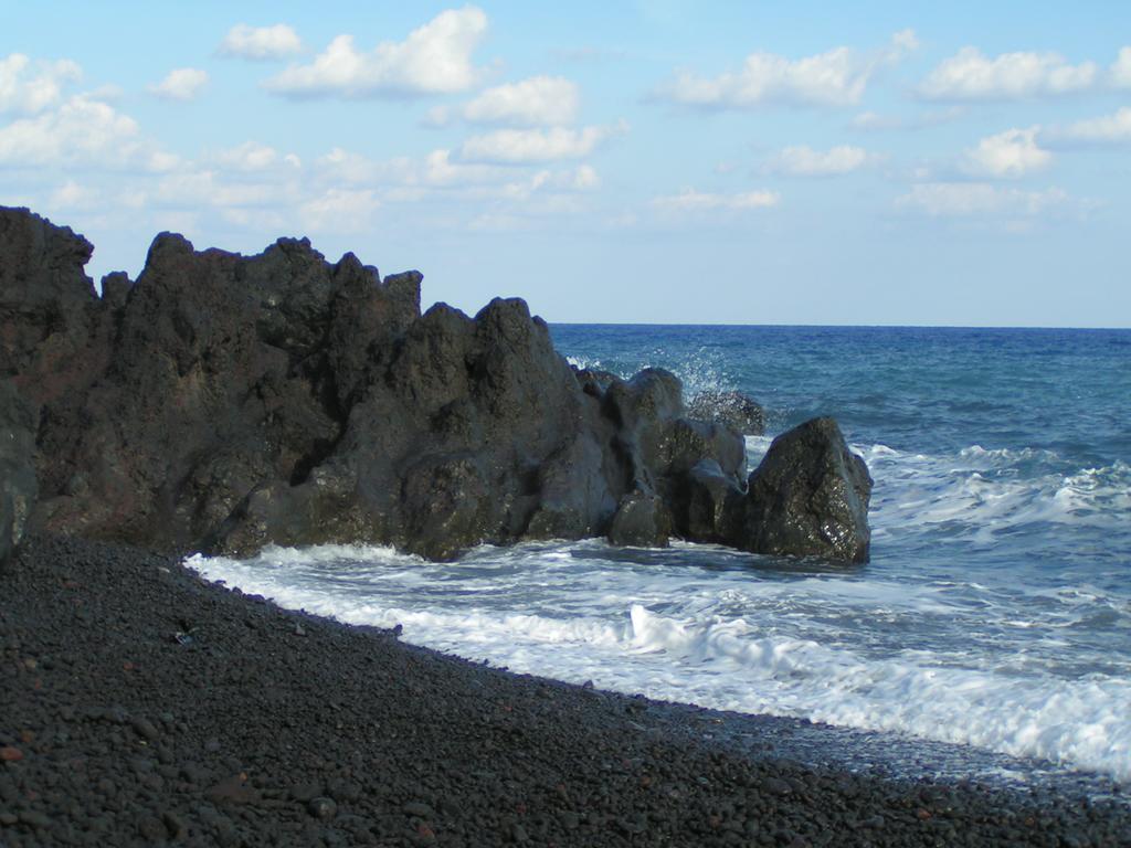 Villa Ginestra Sulla Spiaggia Di Стромболі Номер фото